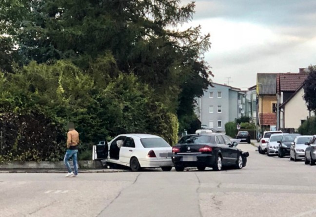 Kreuzungskollision zwischen PKW und Taxi in Wels-Pernau