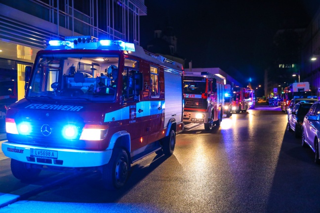 Groeinsatz der Feuerwehr bei Brand im Ordensklinikum in Linz-Innere Stadt