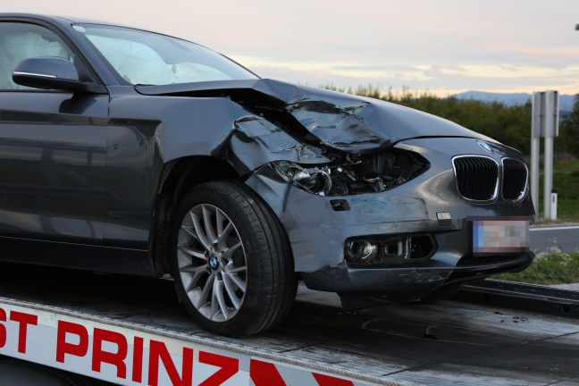Verkehrsunfall zwischen zwei Autos in Kronstorf fordert zwei Verletzte