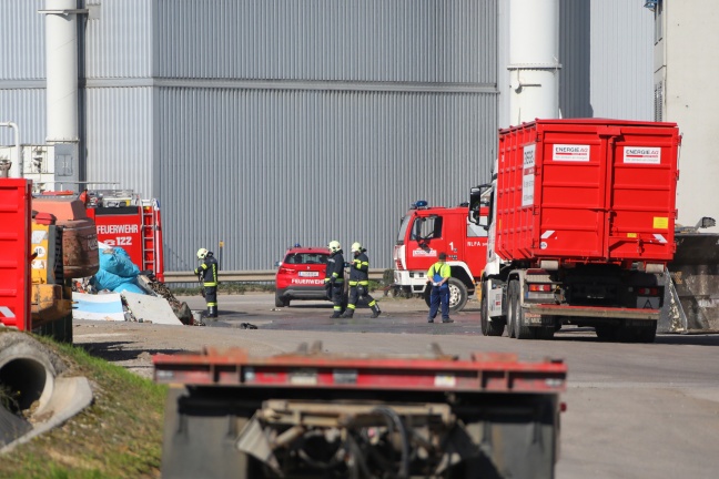 Brand bei Abfallverwertungsunternehmen in Wels-Schafwiesen schnell unter Kontrolle gebracht