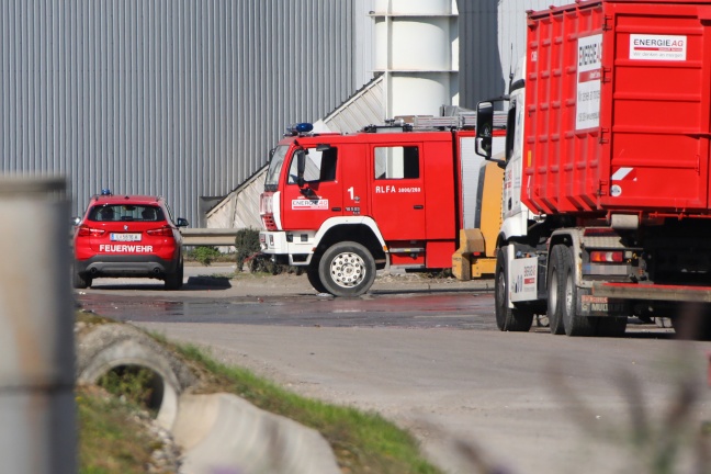 Brand bei Abfallverwertungsunternehmen in Wels-Schafwiesen schnell unter Kontrolle gebracht
