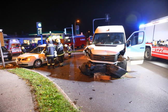 Autolenkerin bei Kreuzungskollision in Sattledt schwer verletzt