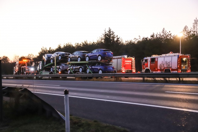 LKW verlor auf Welser Autobahn bei Weißkirchen an der Traun Sattelauflieger