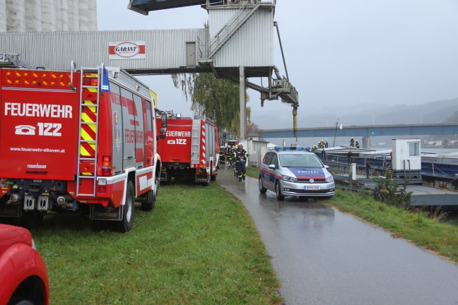 Brand auf einem Frachtschiff auf der Donau bei Aschach an der Donau
