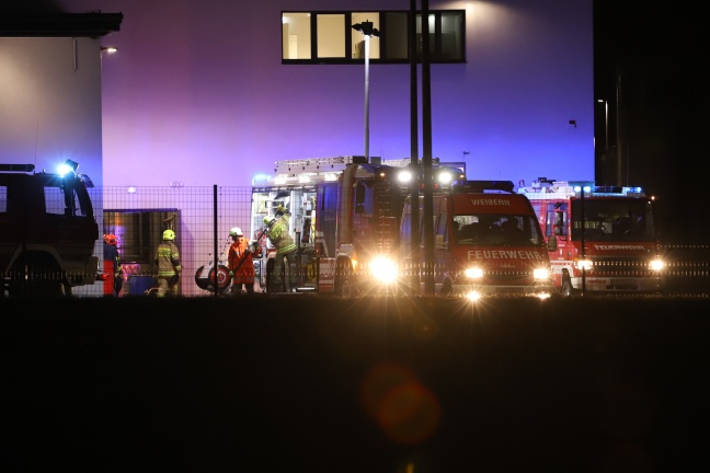 Drei Feuerwehren bei Brand in einem Gewerbebetrieb in Haag am Hausruck im Einsatz