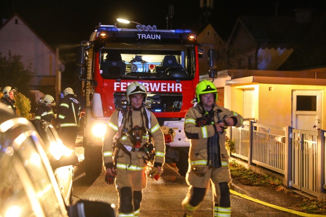 Drei Feuerwehren bei Brand eines Nebengebäudes in Traun im Einsatz