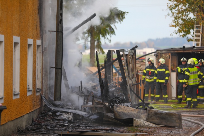 Großeinsatz bei Brand eines Hauses in Holzhausen