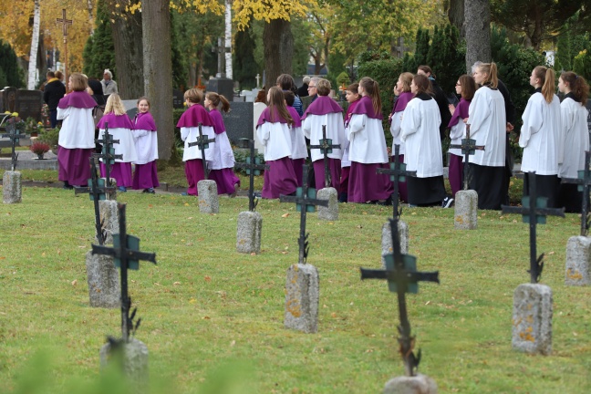 Totengedenken zu Allerheiligen und Allerseelen am Friedhof der Stadt Wels