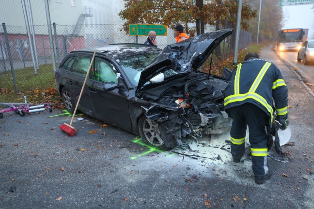 Schwerer Verkehrsunfall auf Gmundener Straße in Laakirchen fordert zwei Verletzte