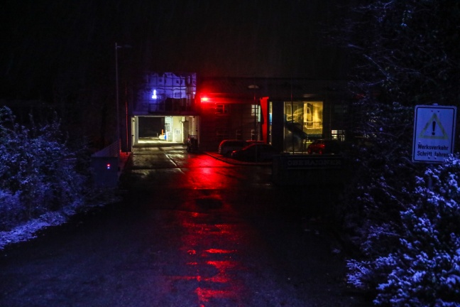 Vier Feuerwehren bei Brand in einem Gewerbebetrieb in Ottnang am Hausruck im Einsatz
