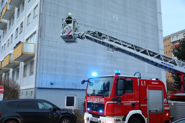Fassadenteil eines Hochhauses in Wels-Neustadt drohte abzustürzen