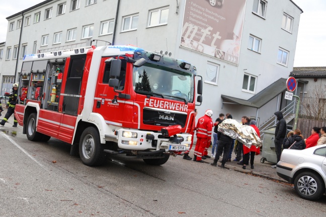 Küchenbrand in Wels-Neustadt fordert eine verletzte Person