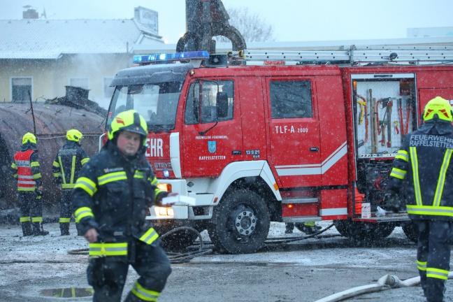 Brand auf Schrottplatz in Asten sorgt für größeren Einsatz der Feuerwehren