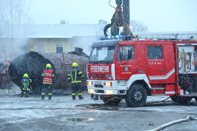 Brand auf Schrottplatz in Asten sorgt für größeren Einsatz der Feuerwehren