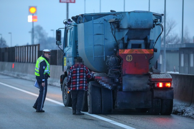 Schwerer Verkehrsunfall auf Westautobahn bei Eberstalzell fordert Schwerverletzte