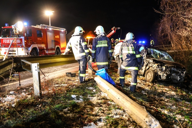 Auto auf Pyhrnpass Straße in Schlierbach schwer verunfallt