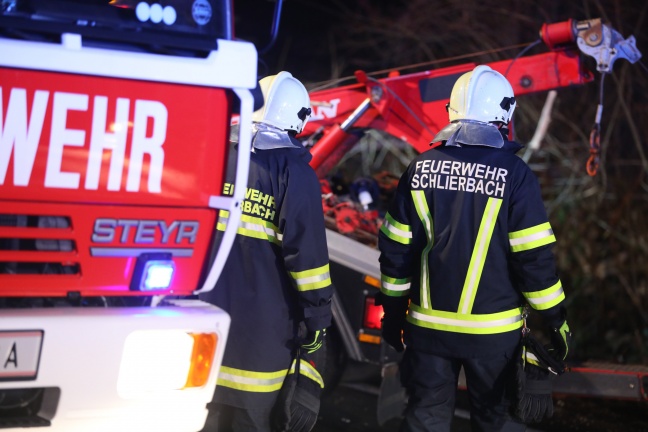 Auto auf Pyhrnpass Straße in Schlierbach schwer verunfallt