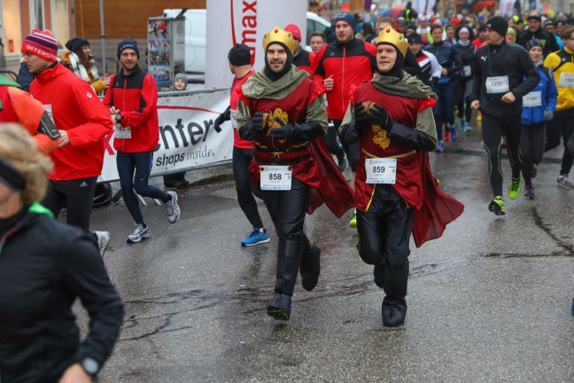 13. Silvesterlauf in der Welser Innenstadt lockte viele Sportlerinnen und Sportler