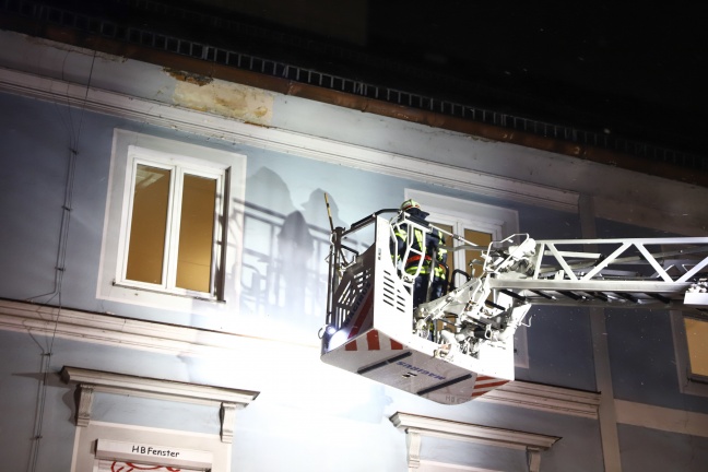 Lockere Fassadenteile in Wels-Innenstadt abgestürzt
