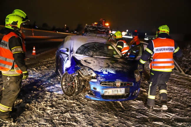 Ein Verletzter bei Verkehrsunfall auf Wiener Straße in Marchtrenk
