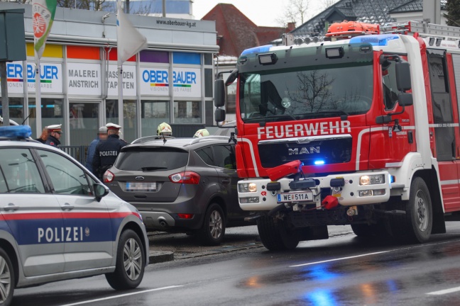 Kabelbrand an einem PKW in Wels-Innenstadt