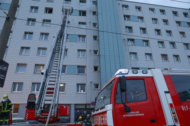 Küchenbrand im 6. Stock eines Wohnhauses in Traun schnell gelöscht