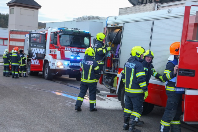 Brand einer Gasflasche in einem Gewerbebetrieb in Thalheim bei Wels