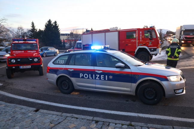 Kollision zweier Autos auf Salzkammergutstraße in Gmunden
