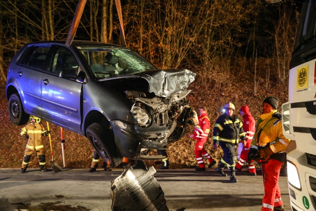 Sechs teils Schwerverletzte bei Verkehrsunfall auf Steyrtal Straße in Waldneukirchen