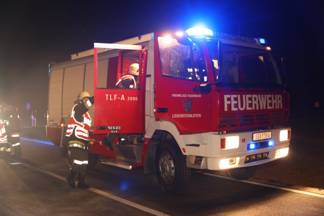 Autolenker bei Kollision mit LKW in Schiedlberg schwer verletzt