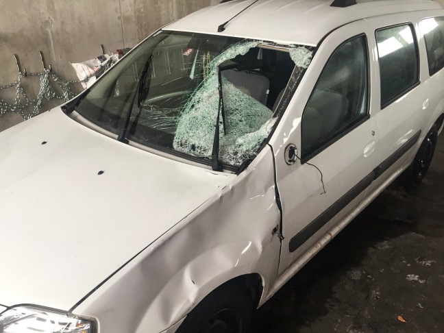 Eisplatte durchschlug Windschutzscheibe und verletzte Autolenker (34) schwer