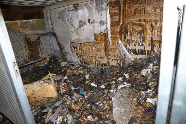 Brand im Müllraum eines Ärztezentrums in Sattledt richtete größeren Sachschaden an