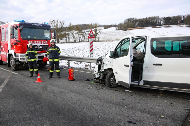 Crash auf Wallerner Straße in Scharten endet glimpflich
