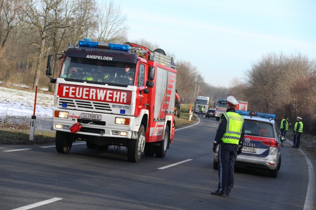 Schwerer Verkehrsunfall auf Traunuferstraße in Ansfelden