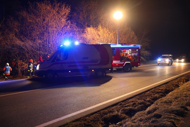 Auto bei Unfall auf Innviertler Straße in Schlüßlberg schwer überschlagen