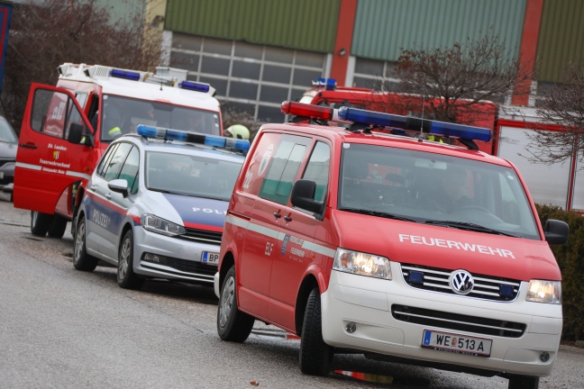 PKW-Brand in Wels-Puchberg vor dem Eintreffen der Feuerwehr bereits gelöscht