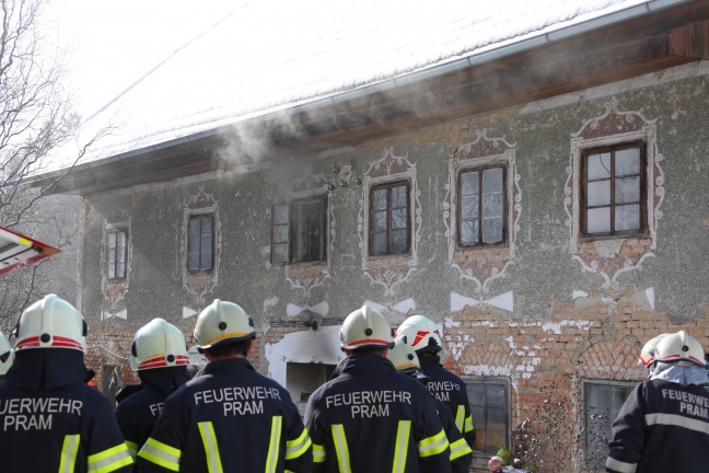 Brand in der Küche eines Bauernhofes in Pram