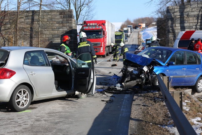 Verkehrsunfall mit drei beteiligten Autos bei Sattledt