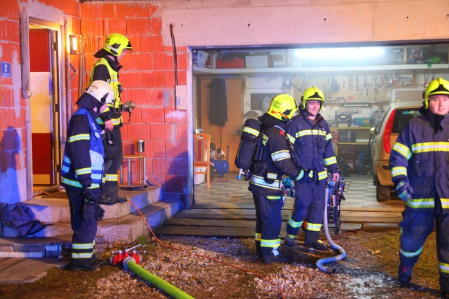 Sieben Verletzte bei Kellerbrand in einem Wohnhaus in Marchtrenk