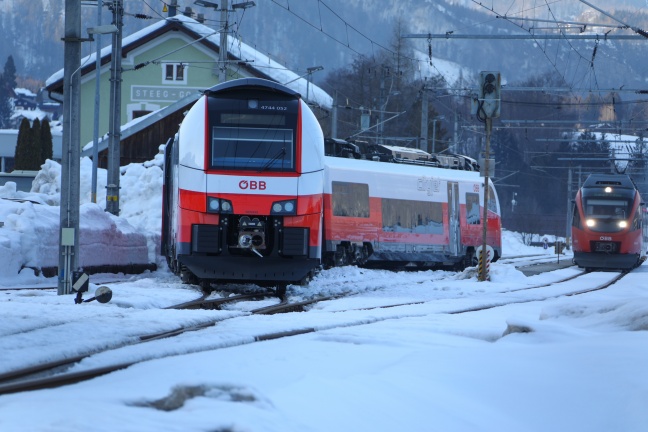 Cityjet im Bahnhof Steeg-Gosau in Bad Goisern am Hallstättersee entgleist