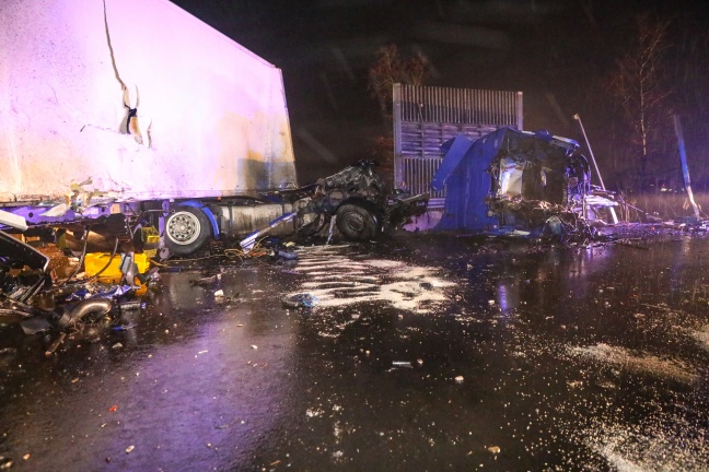 Schwerer LKW-Unfall auf Welser Autobahn bei Pucking