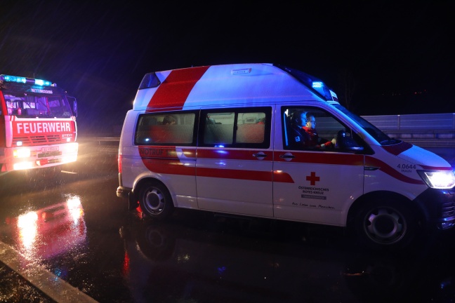 Schwerer LKW-Unfall auf Welser Autobahn bei Pucking