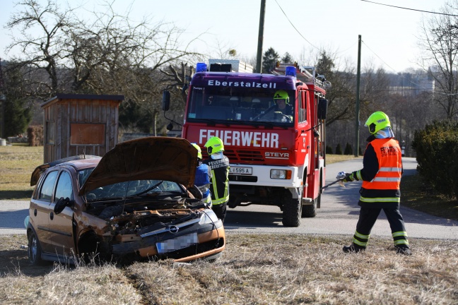 Auto bei Verkehrsunfall in Eberstalzell überschlagen