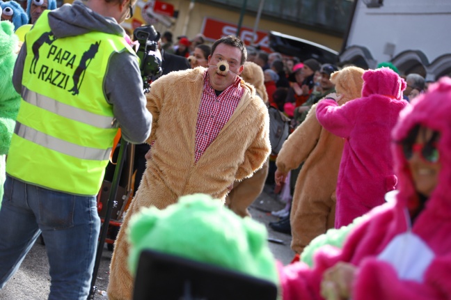 Faschingsumzug in Grnau im Almtal lockte mit vielen lustigen Themen