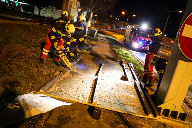 Sturmtief "Eberhard" sorgt für zahlreiche Einsätze der Feuerwehren und erhebliche Schäden