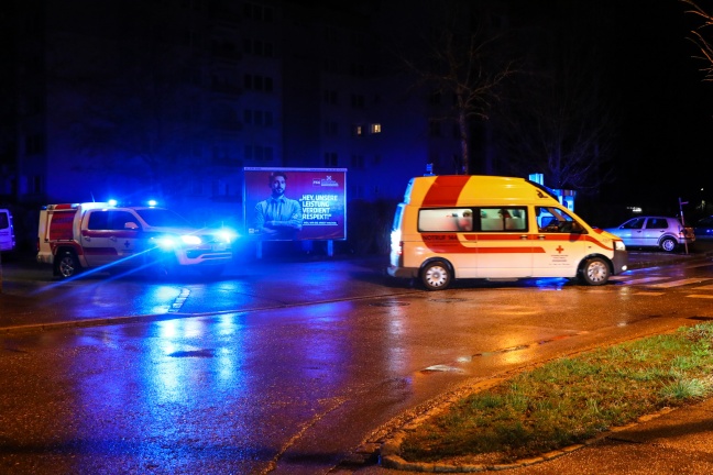 Notfalleinsatz: Frau in einem Hochhaus in Wels-Lichtenegg mit Benzin überschüttet