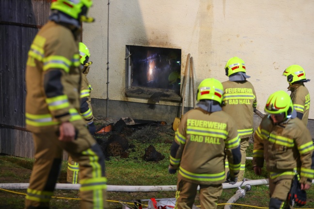 Sieben Feuerwehren bei Brand im Stall eines Bauernhofes in Bad Hall im Einsatz