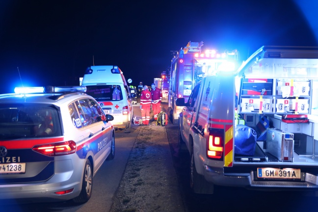 Autolenkerin bei Kreuzungscrash in Eberstalzell schwer verletzt