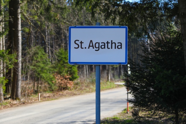 Personenrettung nach schwerem Traktorunfall in St. Agatha