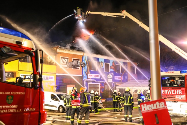 Großbrand im Ortszentrum von Lenzing